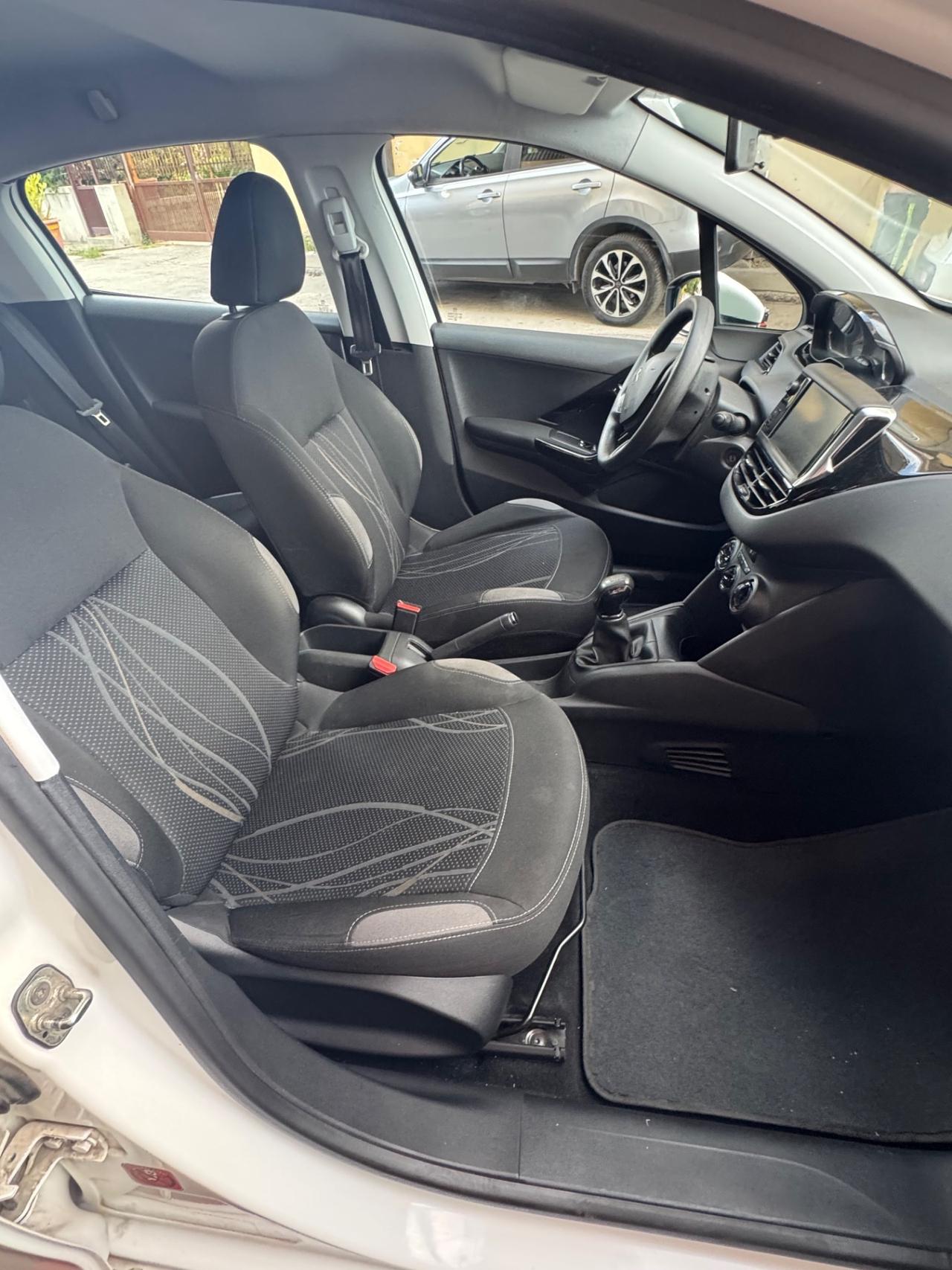 Peugeot 208 1.4 HDi 68 CV 5 porte Allure