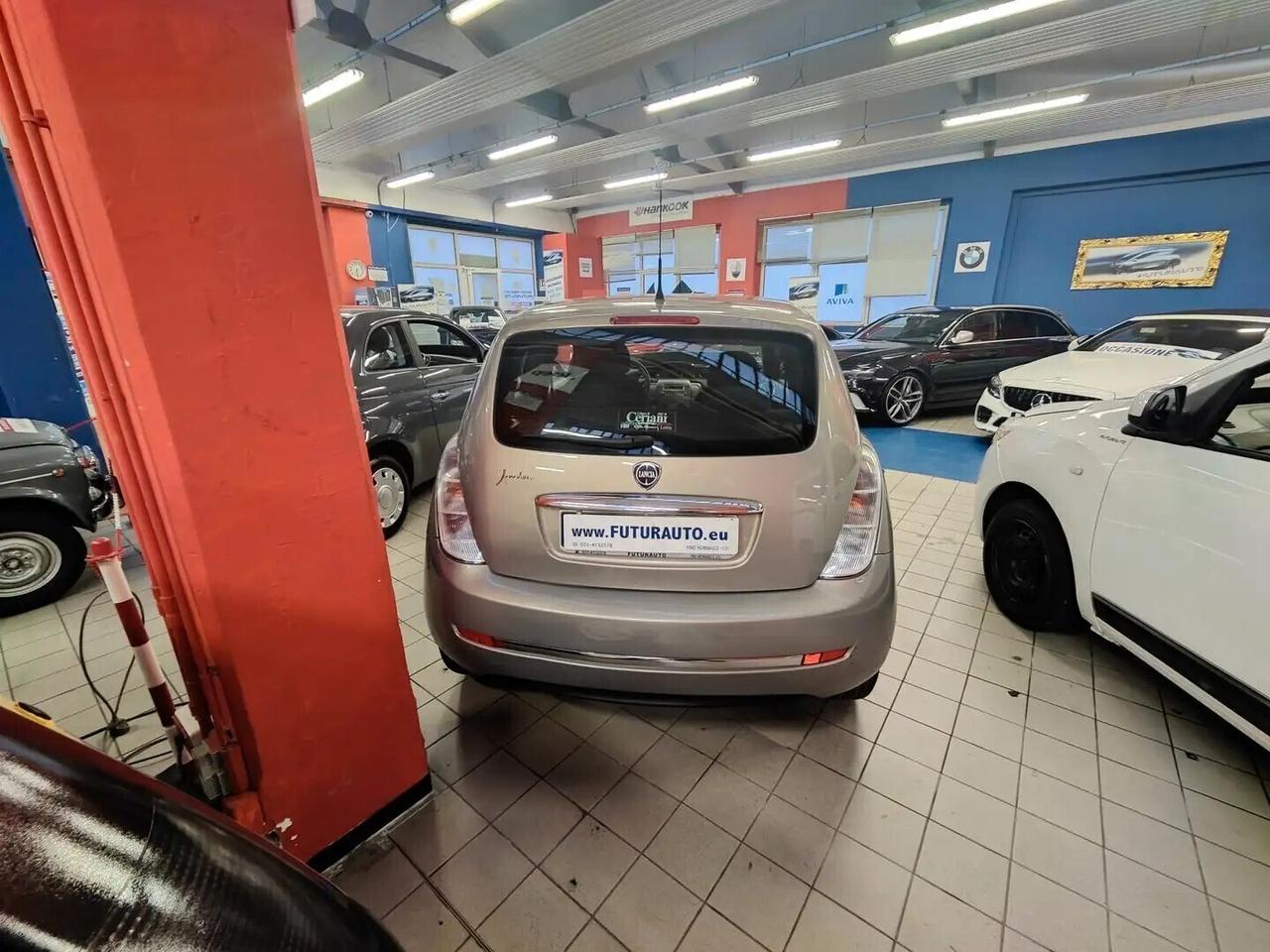 Lancia Ypsilon 1.2 8v ModaMilano Neo Patentati