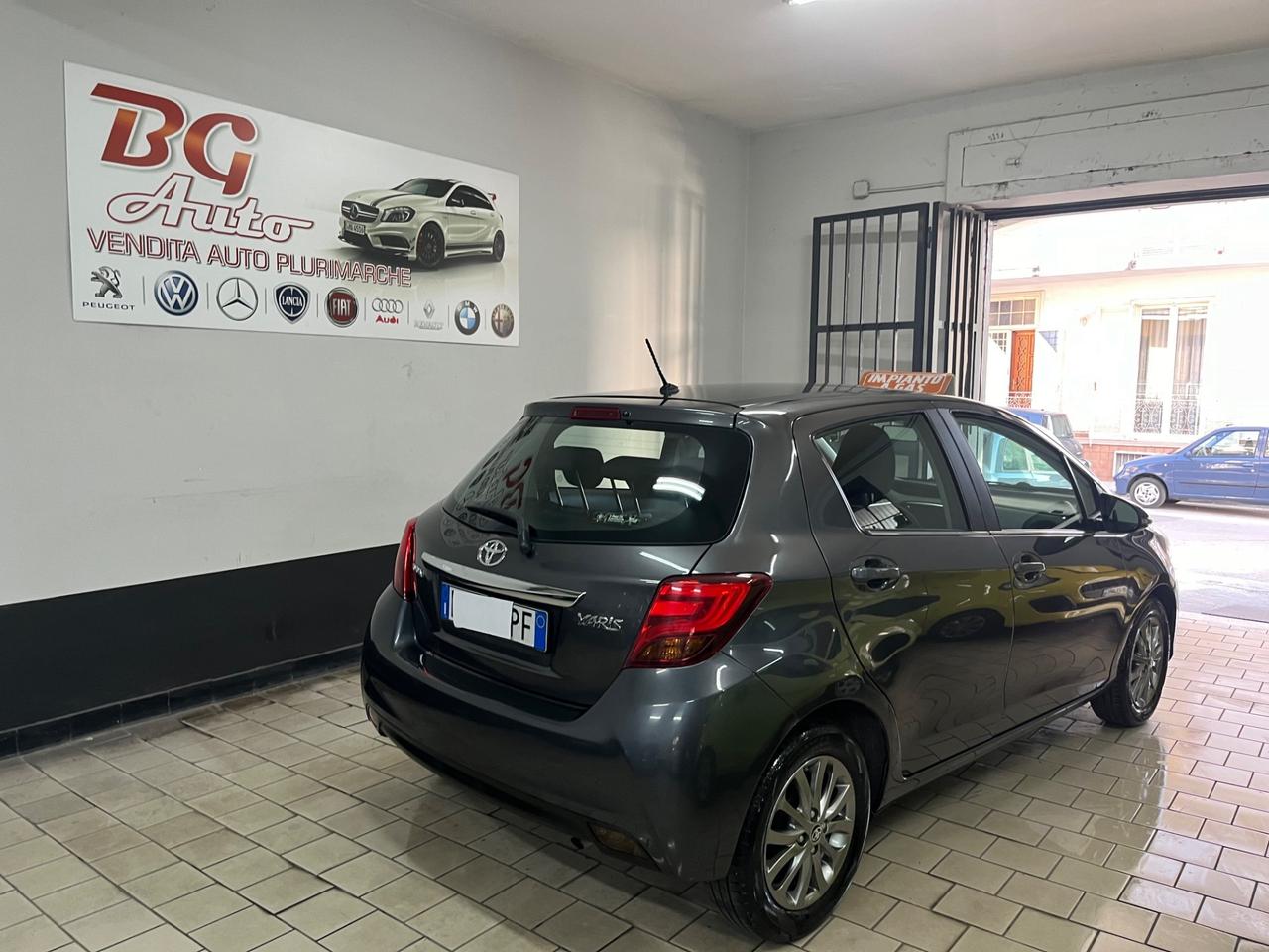 Toyota Yaris 1.0 5 porte Lounge gpl 2016