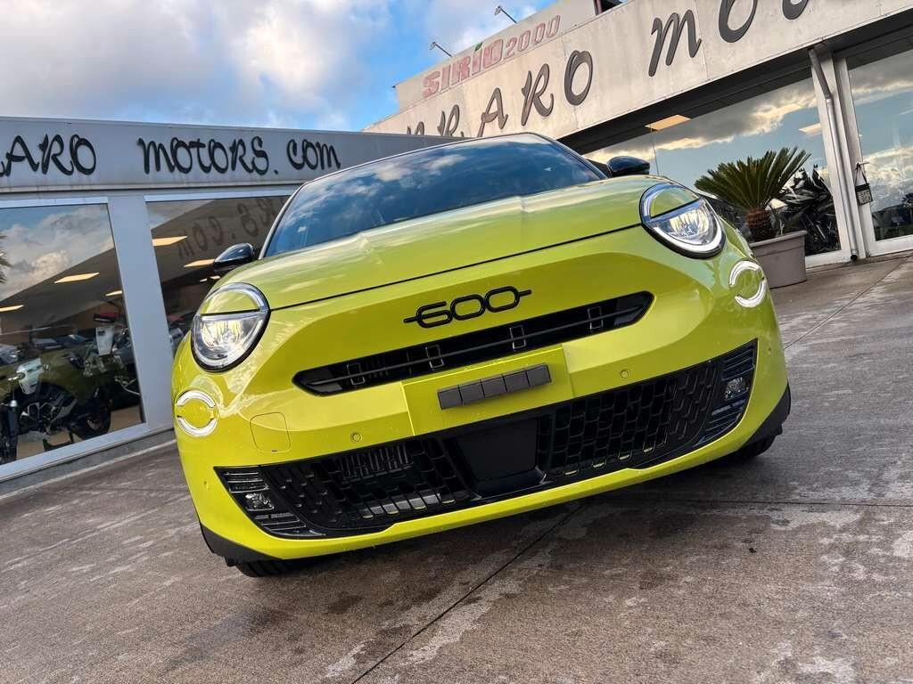 Fiat 600 Hybrid 145 CV DCT MHEV Sport Edizione Milano Cortina 26 2026 / Km 0 IVA ESPOSTA Tua a solo 269 Euro al mese