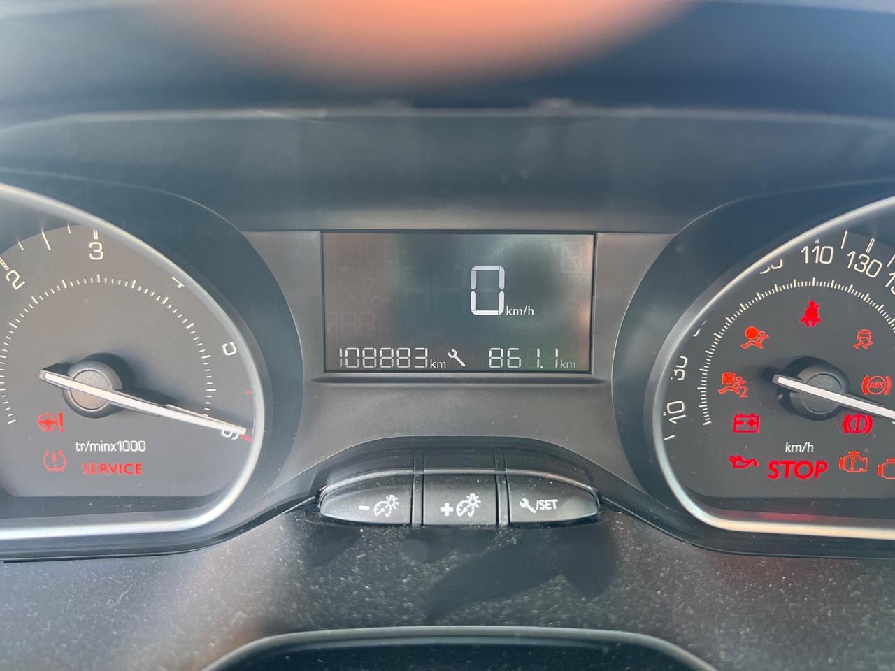 Peugeot 2008 BlueHDi 100 Allure