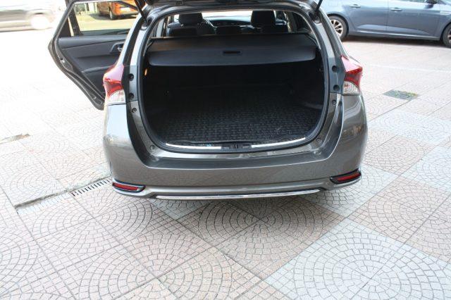 TOYOTA Auris Touring Sports 1.8 Hybrid Lounge