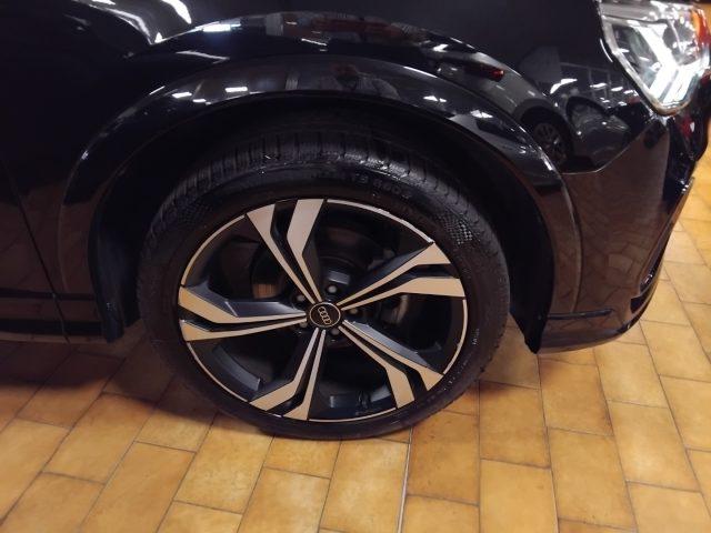 AUDI Q3 35 TDI S tr.Identity Black 20" FULL