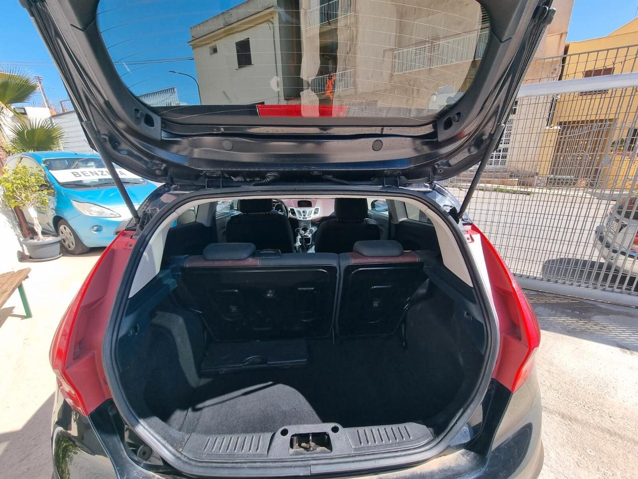 Ford Fiesta 1.4 TDCi aut. 3p. Ghia