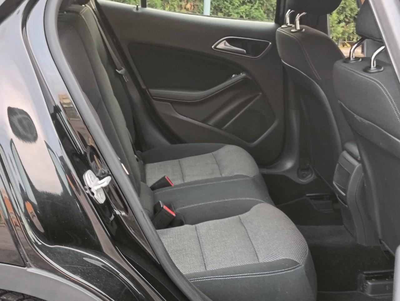 Mercedes-benz GLA 180 d Premium..CELL 320 147 1147 WUATSAPP