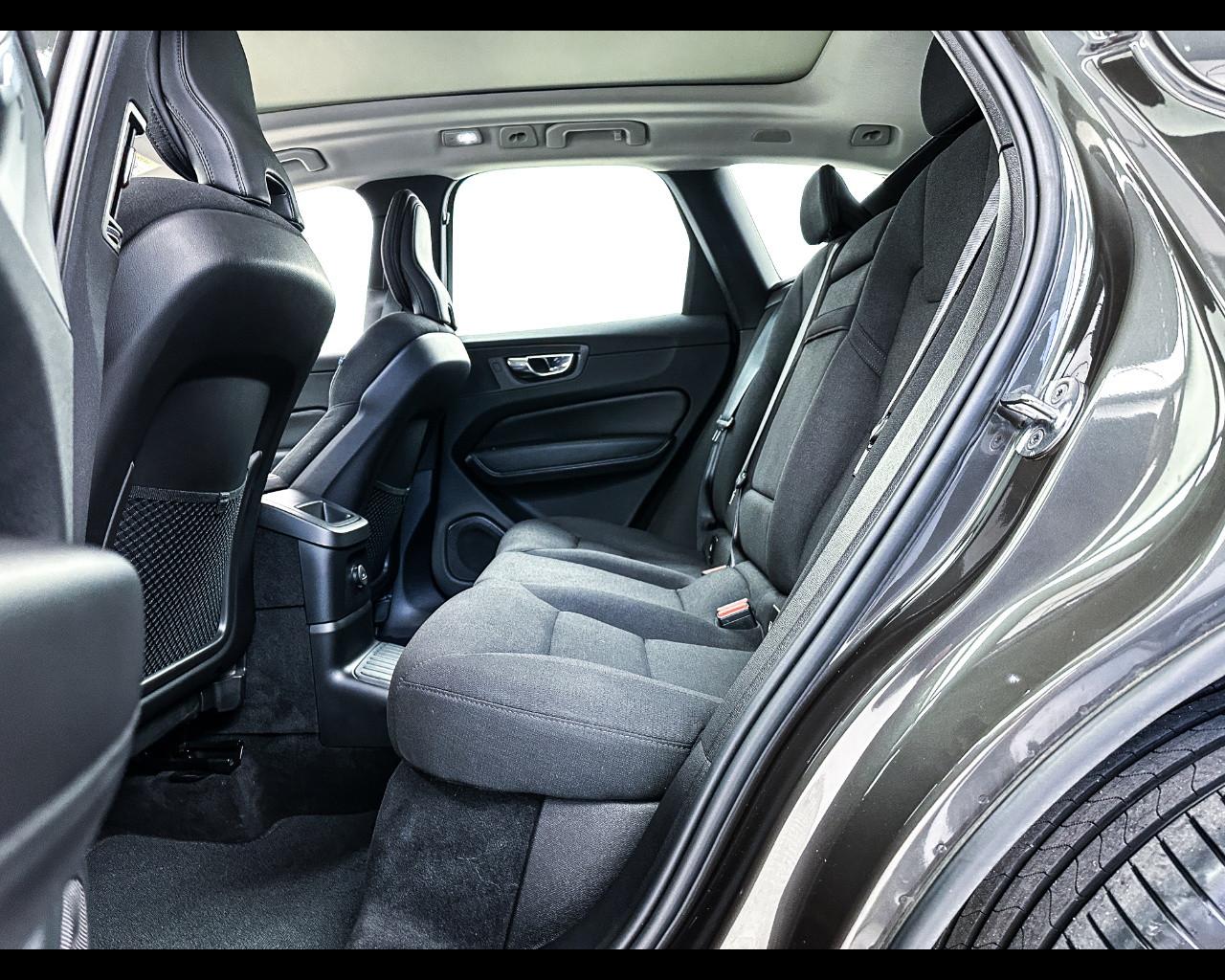 VOLVO XC60 (2017-->) - XC60 T6 Recharge Plug-in Hybrid AWD Inscription Expression