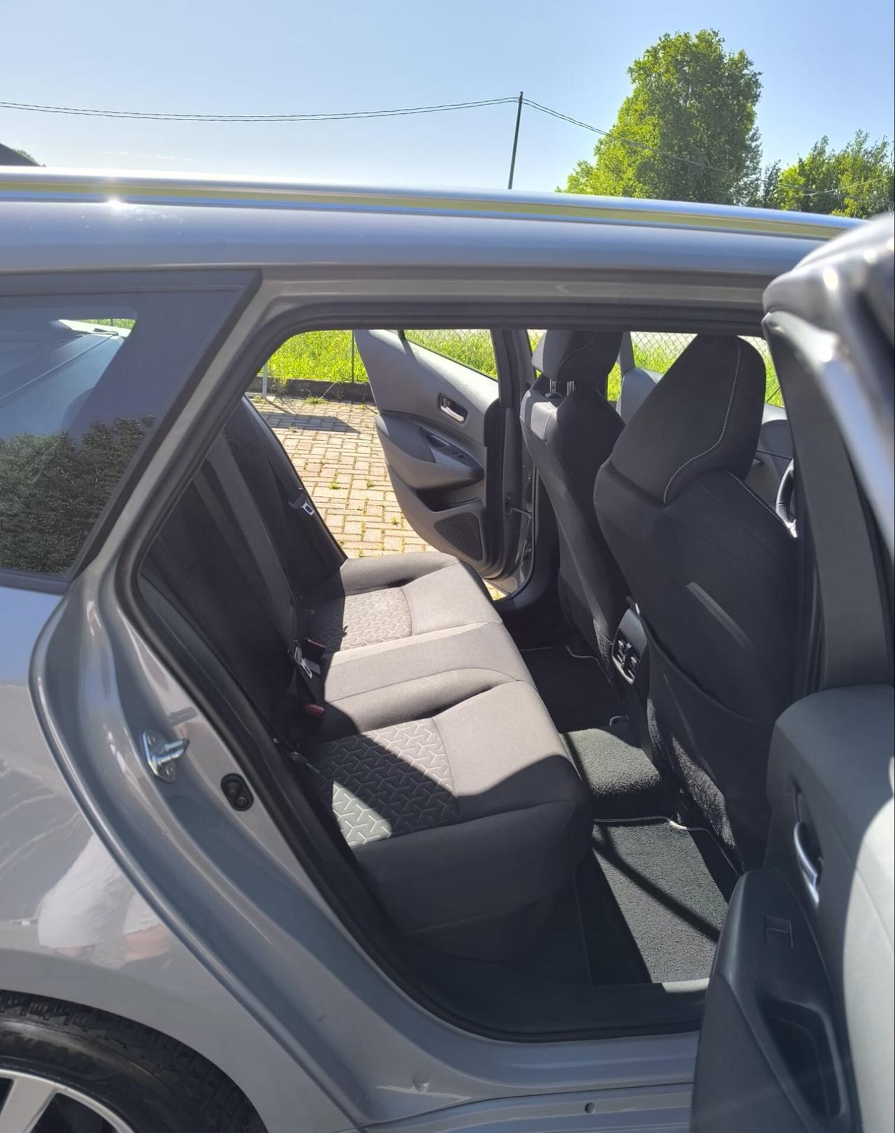 Toyota Corolla Touring Sports 1.8 Hybrid Business