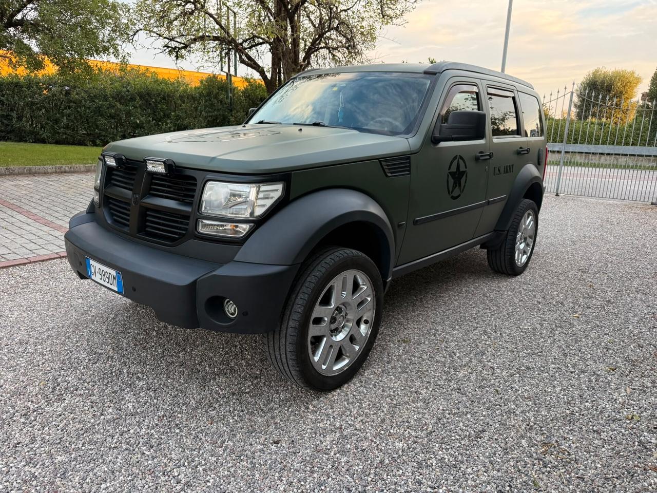 Dodge Nitro 2.8 CRD Automatico – Assetto Rialzato – 3 Set Ruote – Gancio Traino