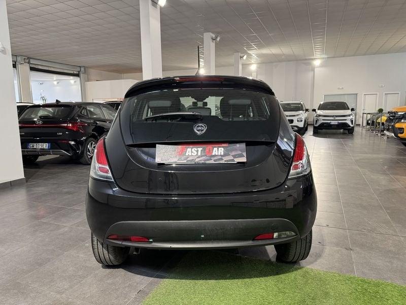 Lancia Ypsilon 1.0 FireFly 70cv Hybrid Silver