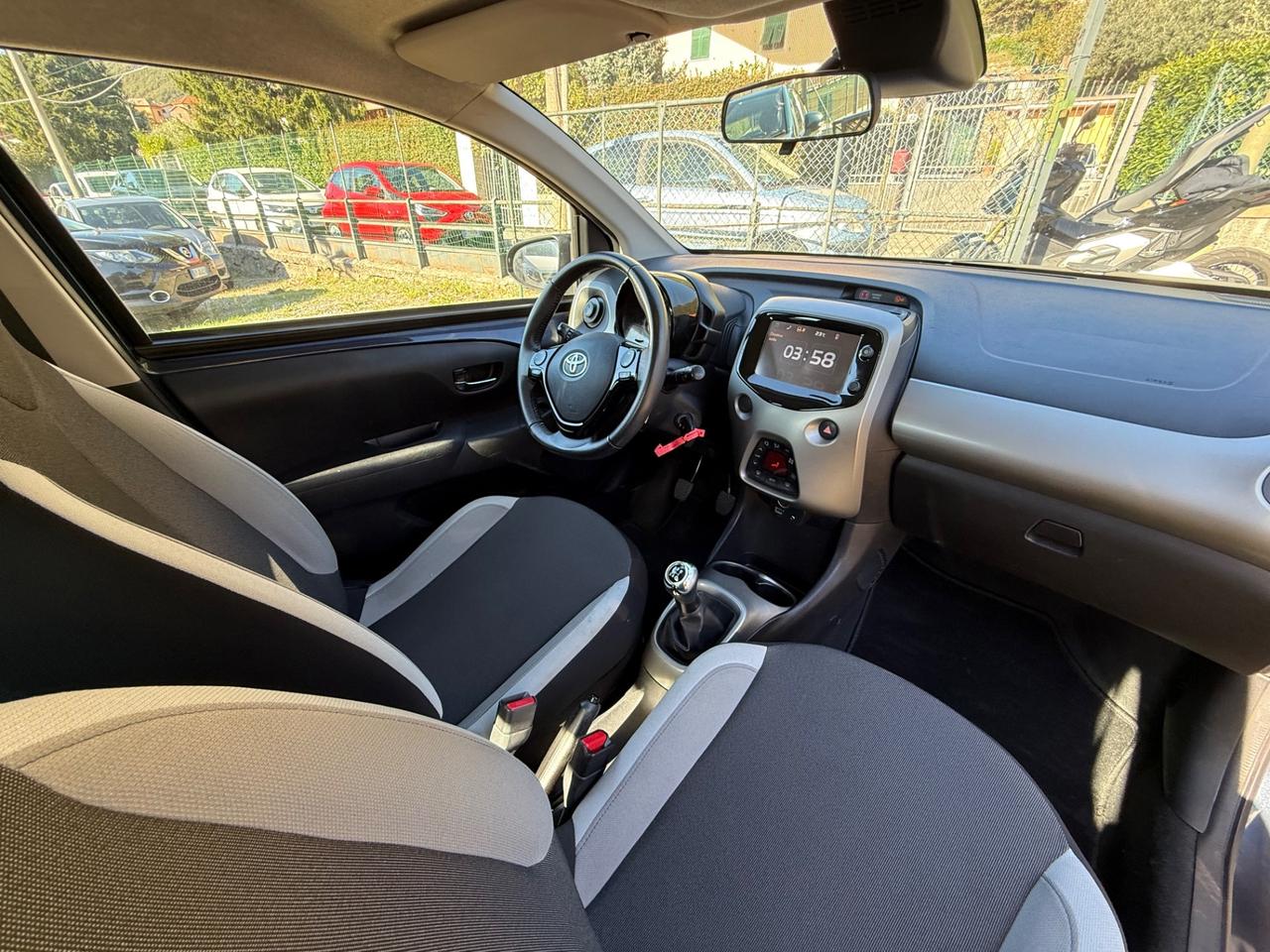 Toyota Aygo 1.0 VVT-i 69 CV 5 porte x-cool TSS