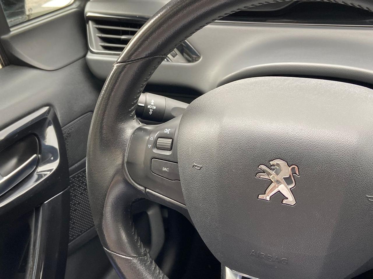 Peugeot 208 Black Line 1.2 PureTech 82 #50393