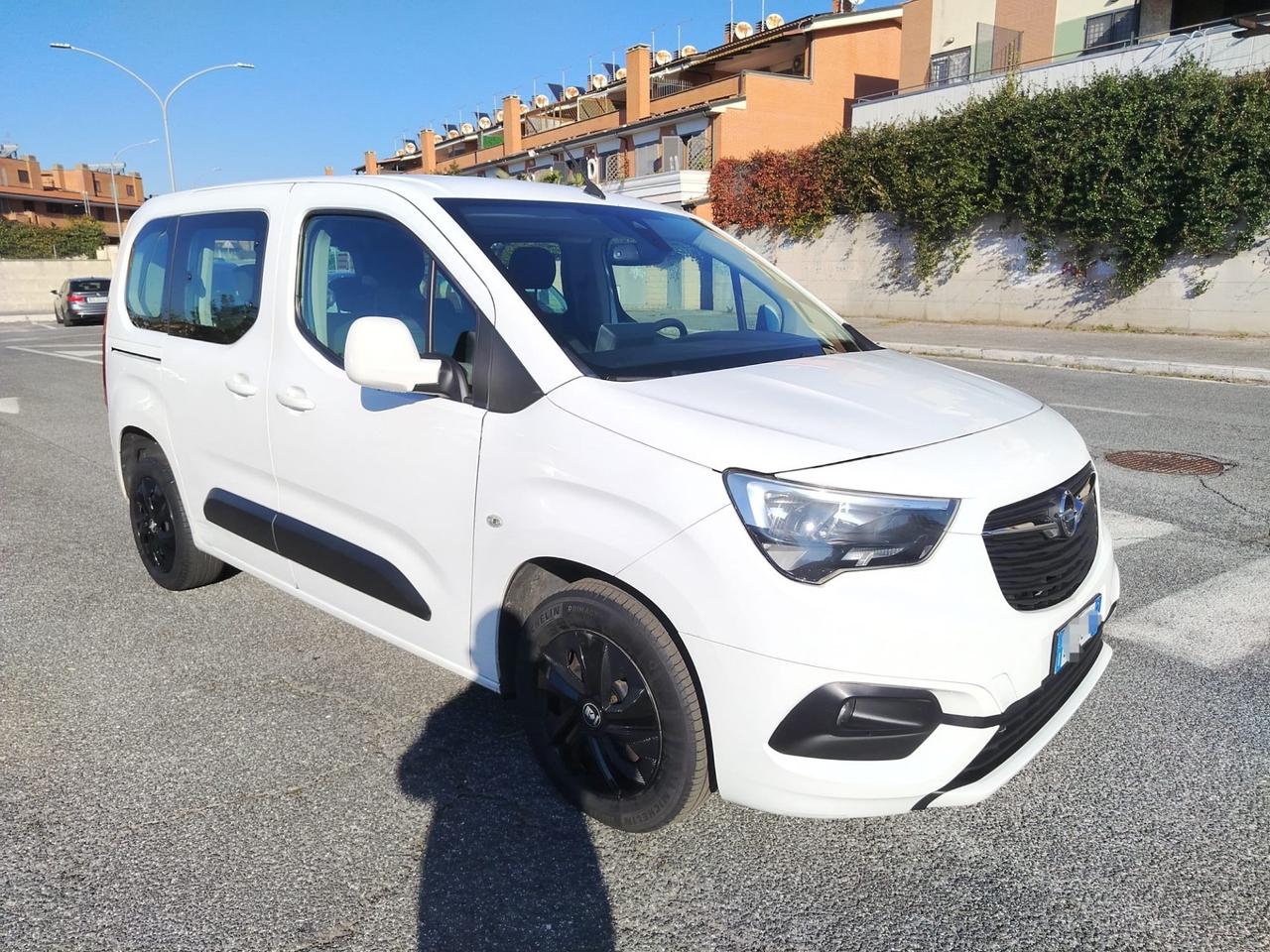Opel Combo Life 1.5D 130 CV S&S AT8 Innovation anche per NEOPATENTATI