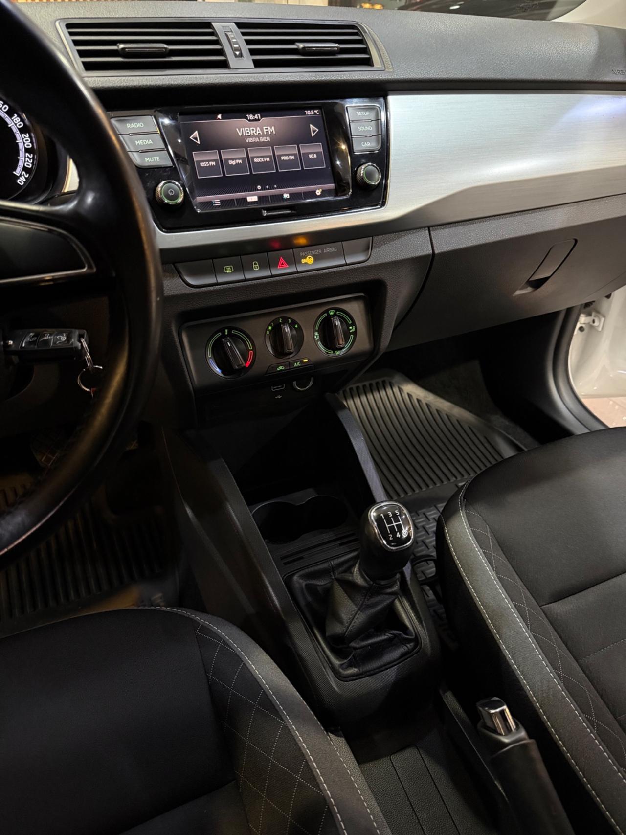 Skoda Fabia Berlina 1.0 mpi Business 75cv NEOPATENTATI !!