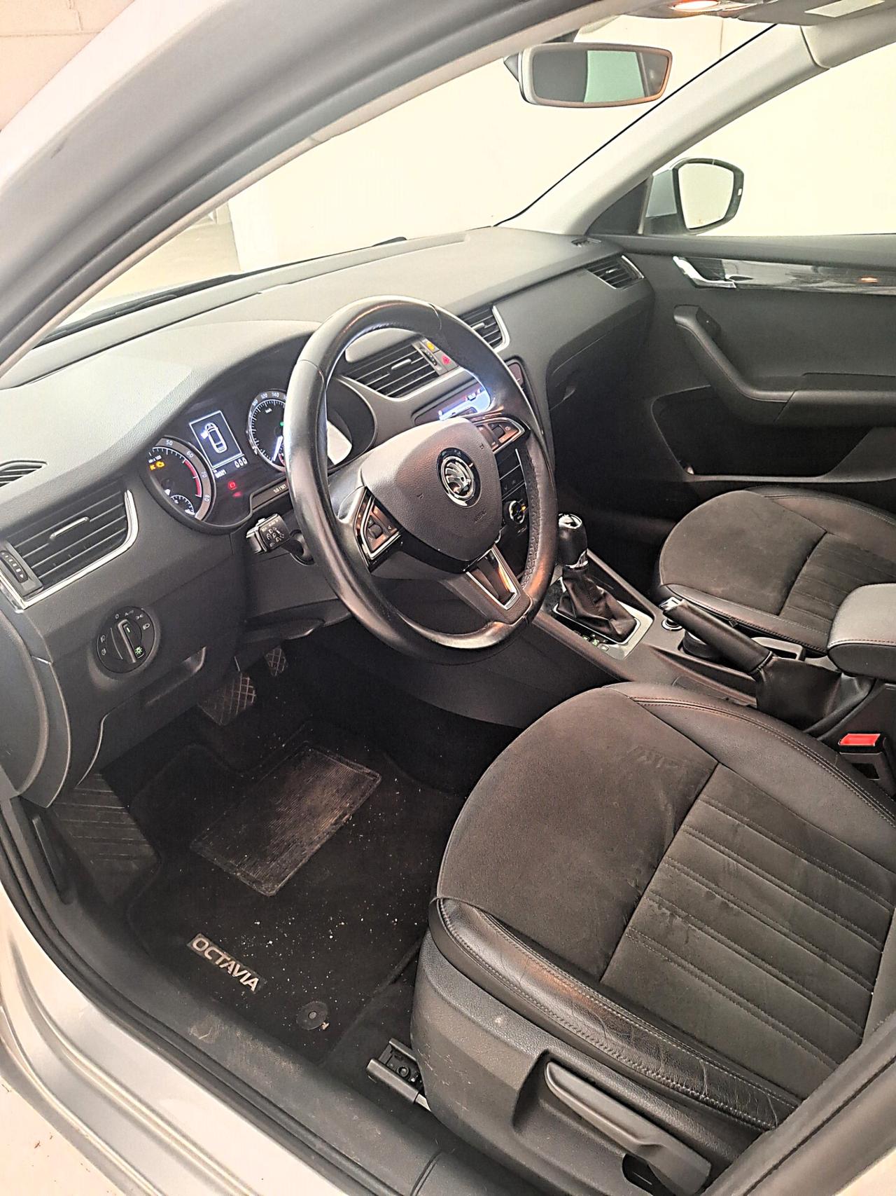 Skoda Octavia 1.5 DSG Wagon Style G-Tec - 1081