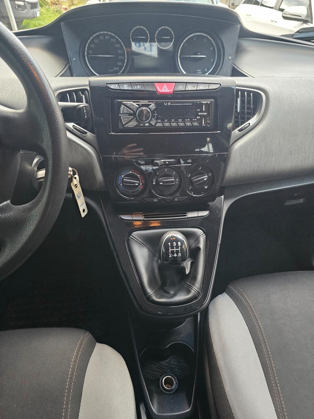 Lancia Ypsilon 1.3 MJT 16V 95 CV 5 porte S&S Silver
