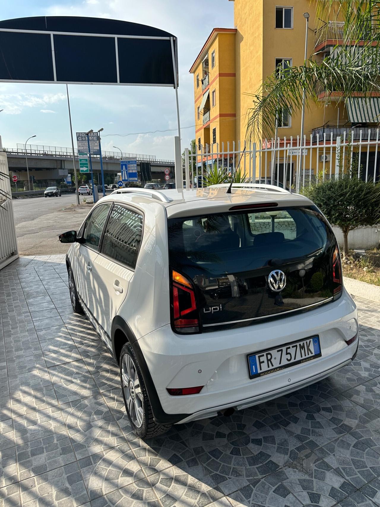 Volkswagen up! 1.0 75 CV 5p. cross up!