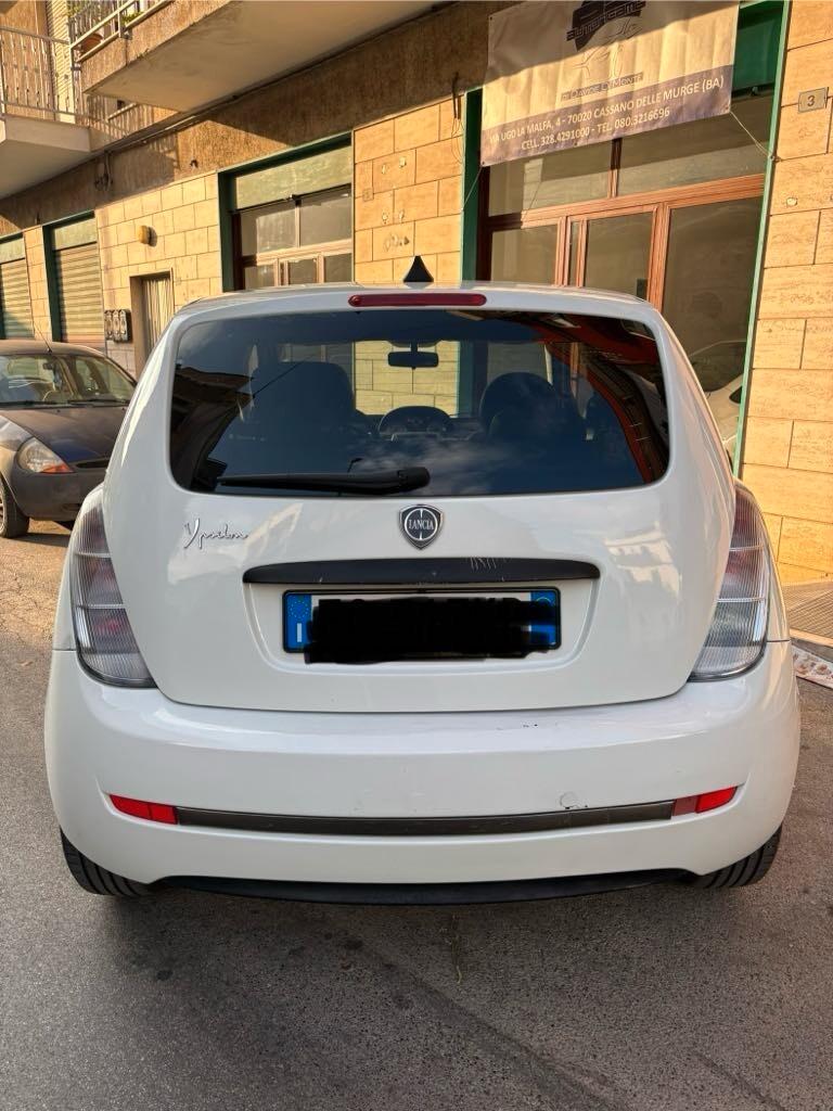 Lancia Ypsilon 1.3 MJT 75 CV MomoDesign