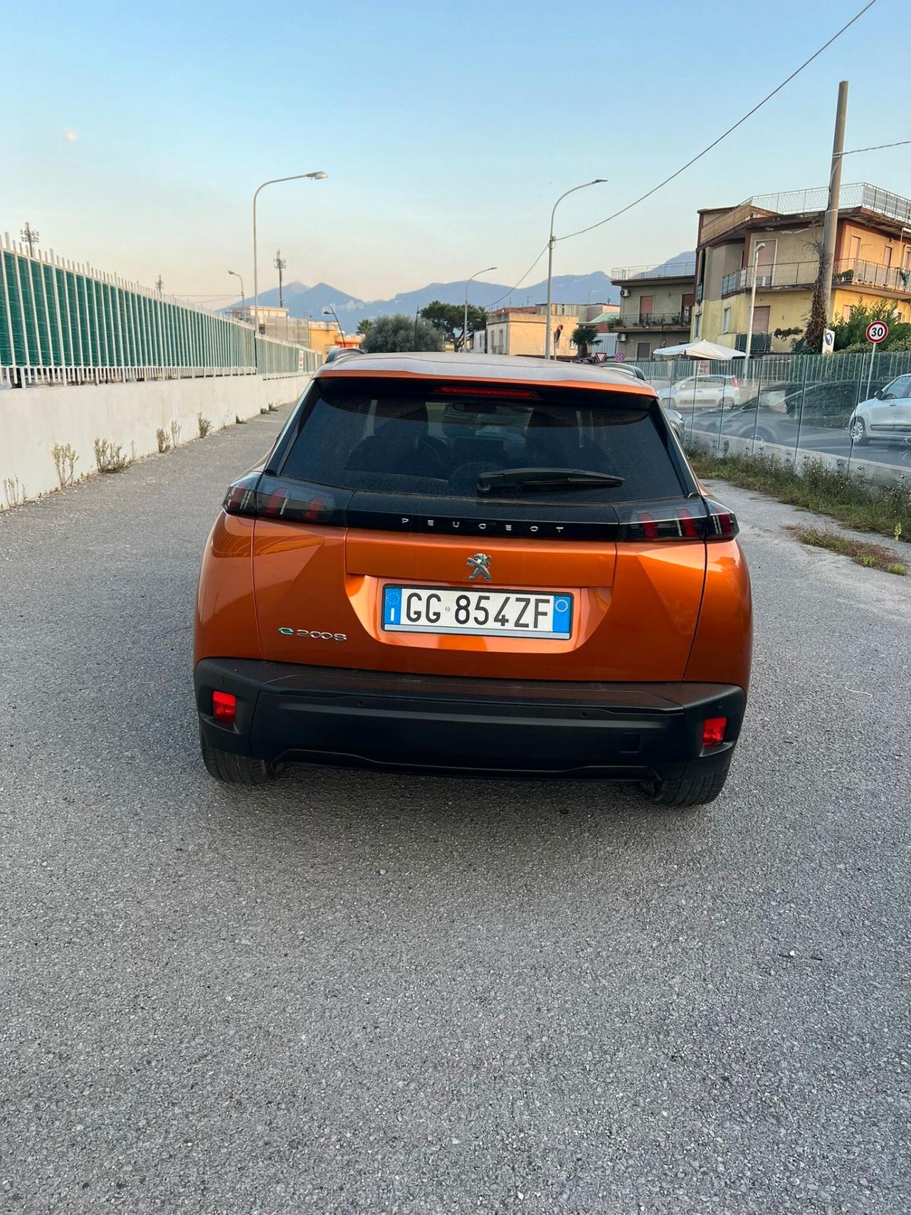 Peugeot 2008 motore elettrico 136 CV Allure