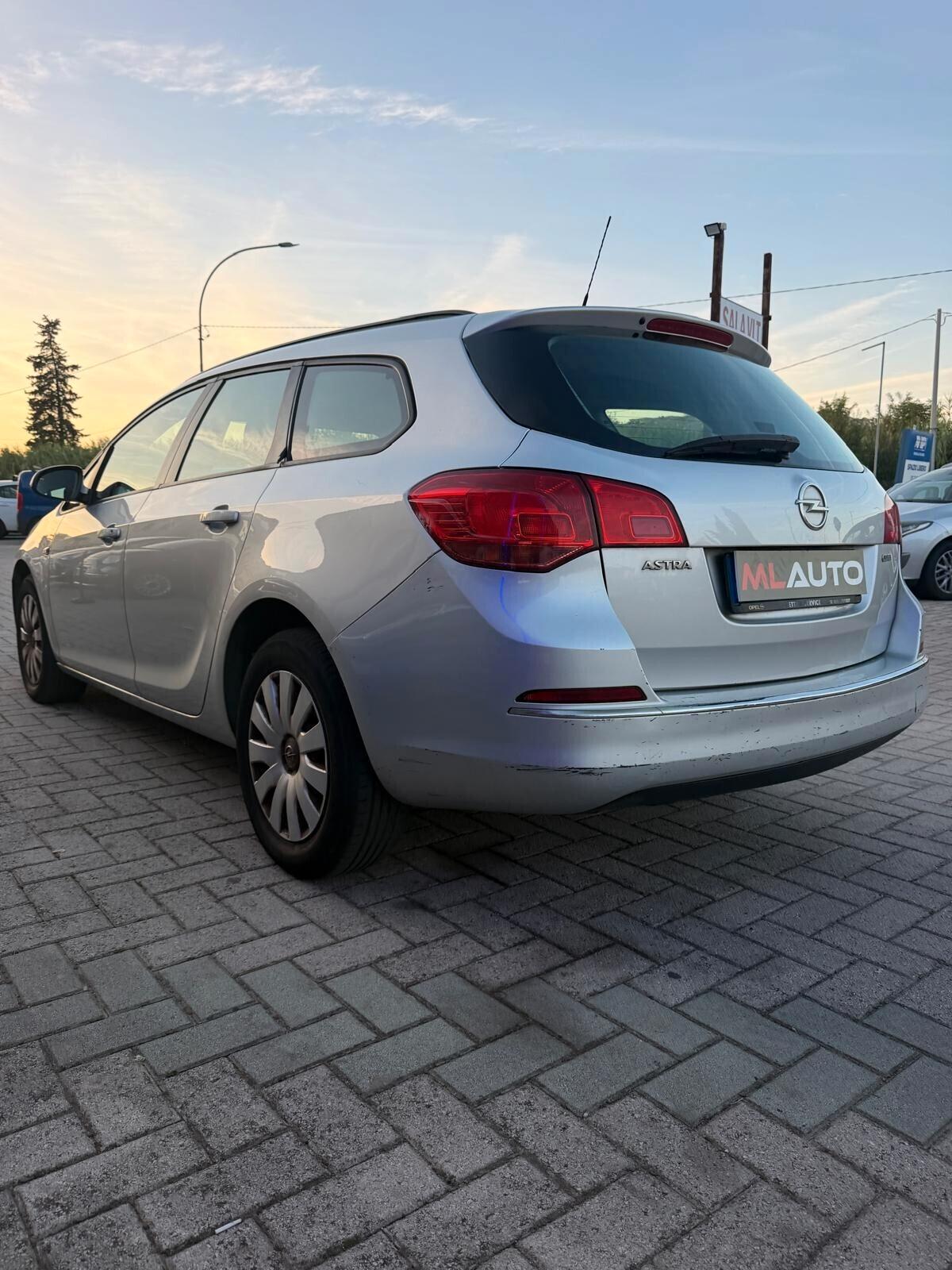 Opel Astra 1.7 CDTI 110CV Sports Tourer Cosmo OK NEOPATENTATO