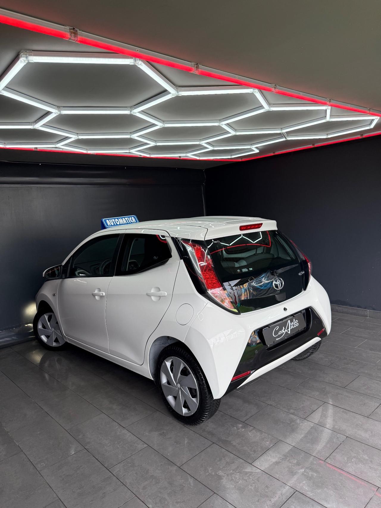 Toyota Aygo 1.0 Benzina x-clusiv 11/2014 AUTOMATICA