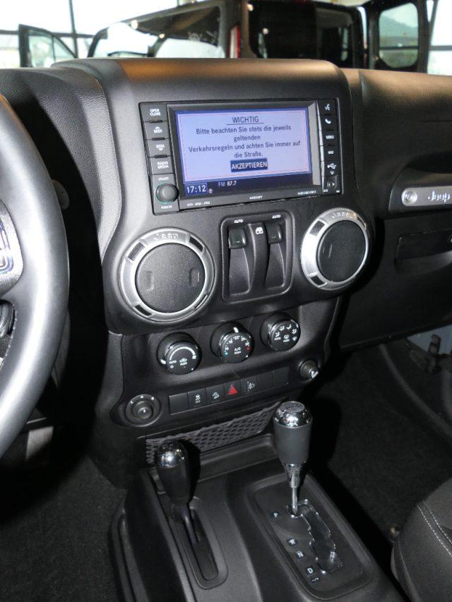 JEEP Wrangler 2.8 CRD DPF Sahara Auto