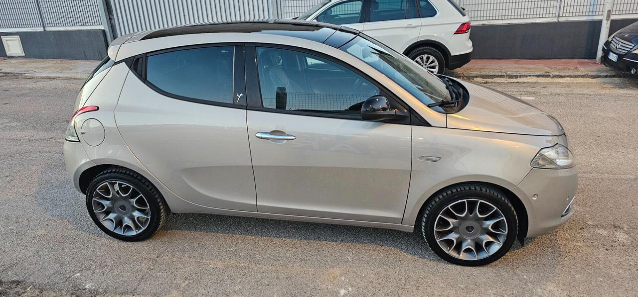 Lancia Ypsilon 1.2 69 CV 5 porte Platinum