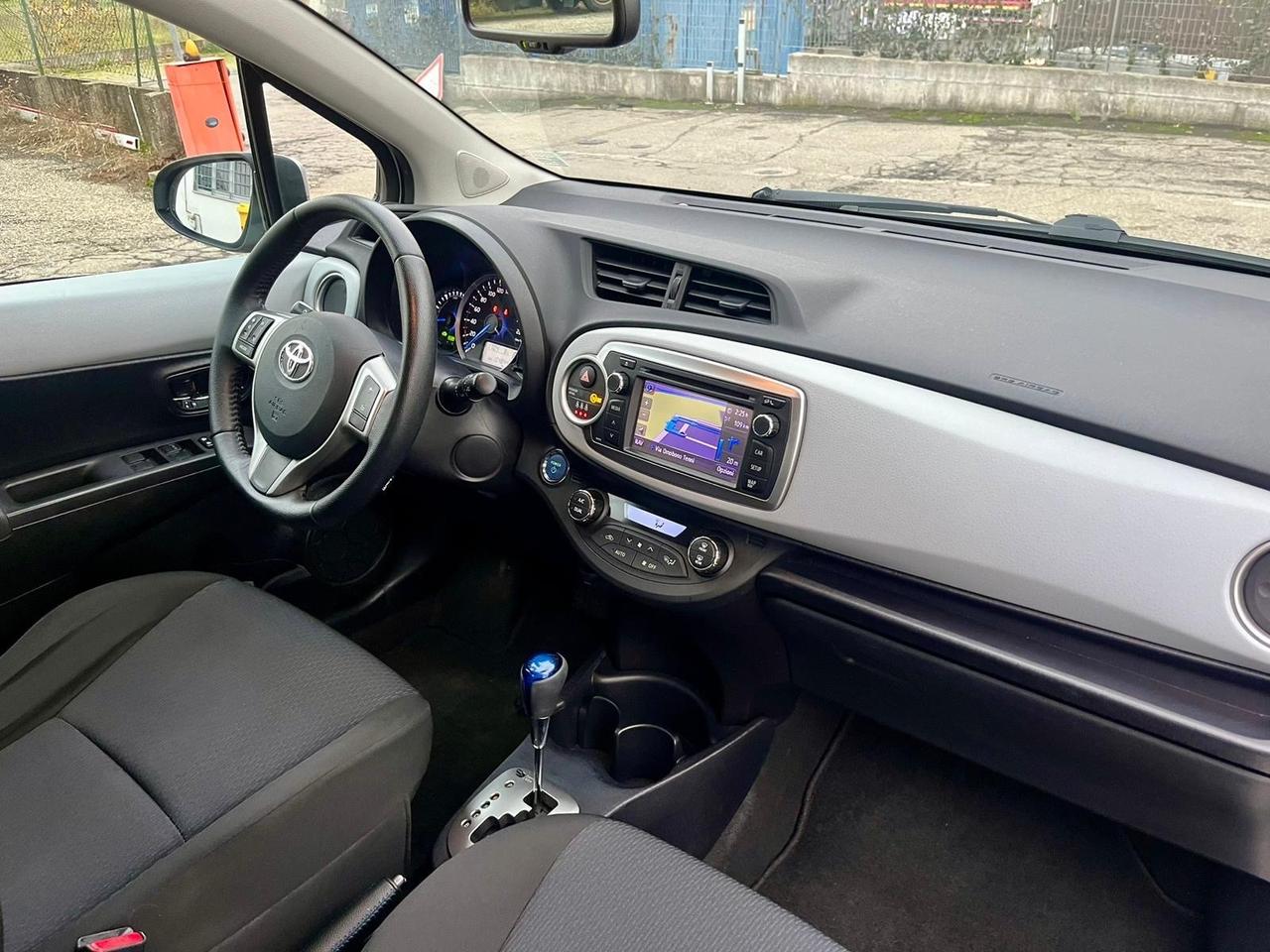 Toyota Yaris 1.5 Hybrid 104.000km 2013 perfetta