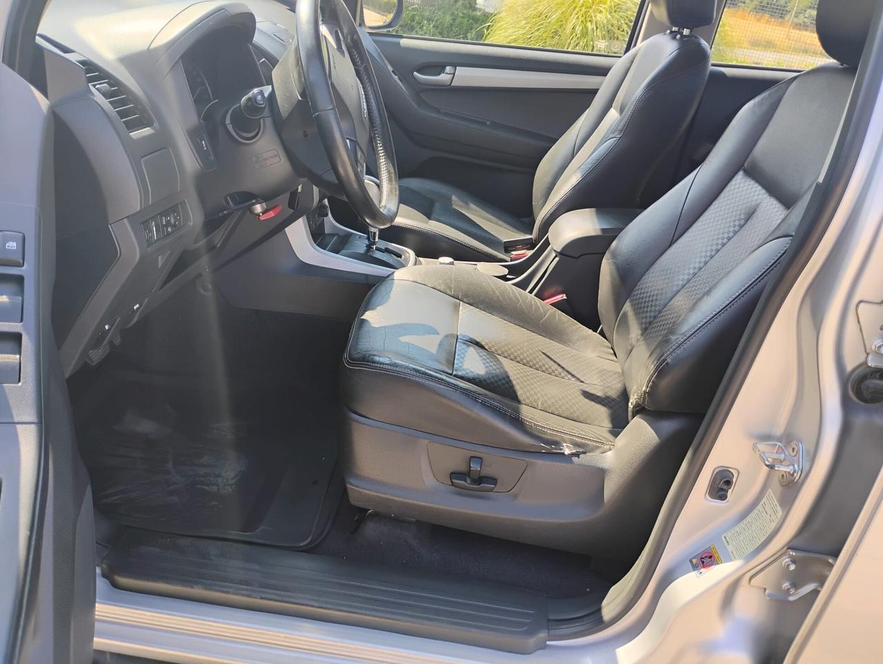 Isuzu D-Max 2.5 Dop Cab Quasar A/T 4WD GANCIO TRAINO