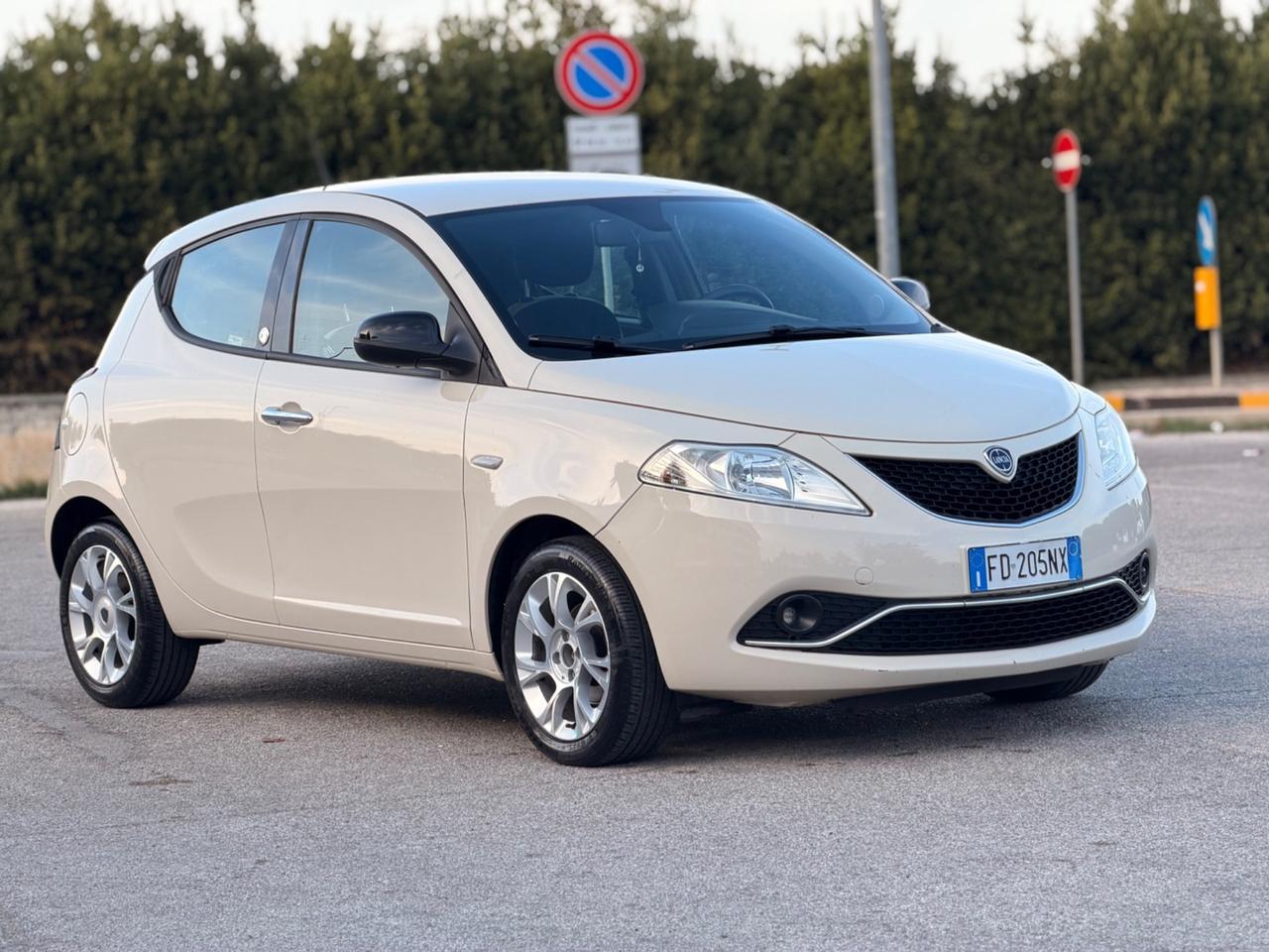 Lancia Ypsilon 1.2 69 CV 5 porte GPL Ecochic Gold