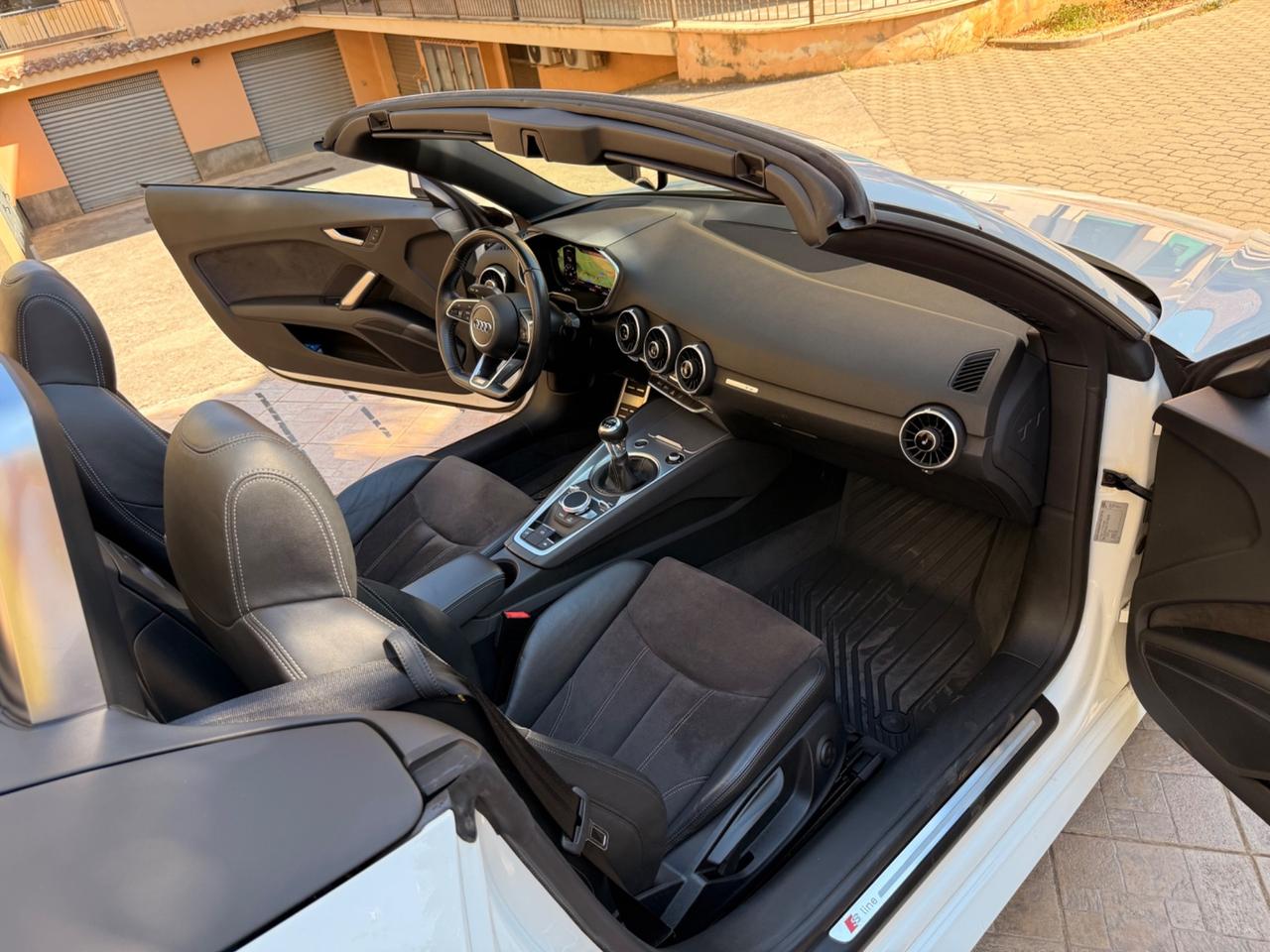 Audi TT Roadster 1.8 TFSI S line
