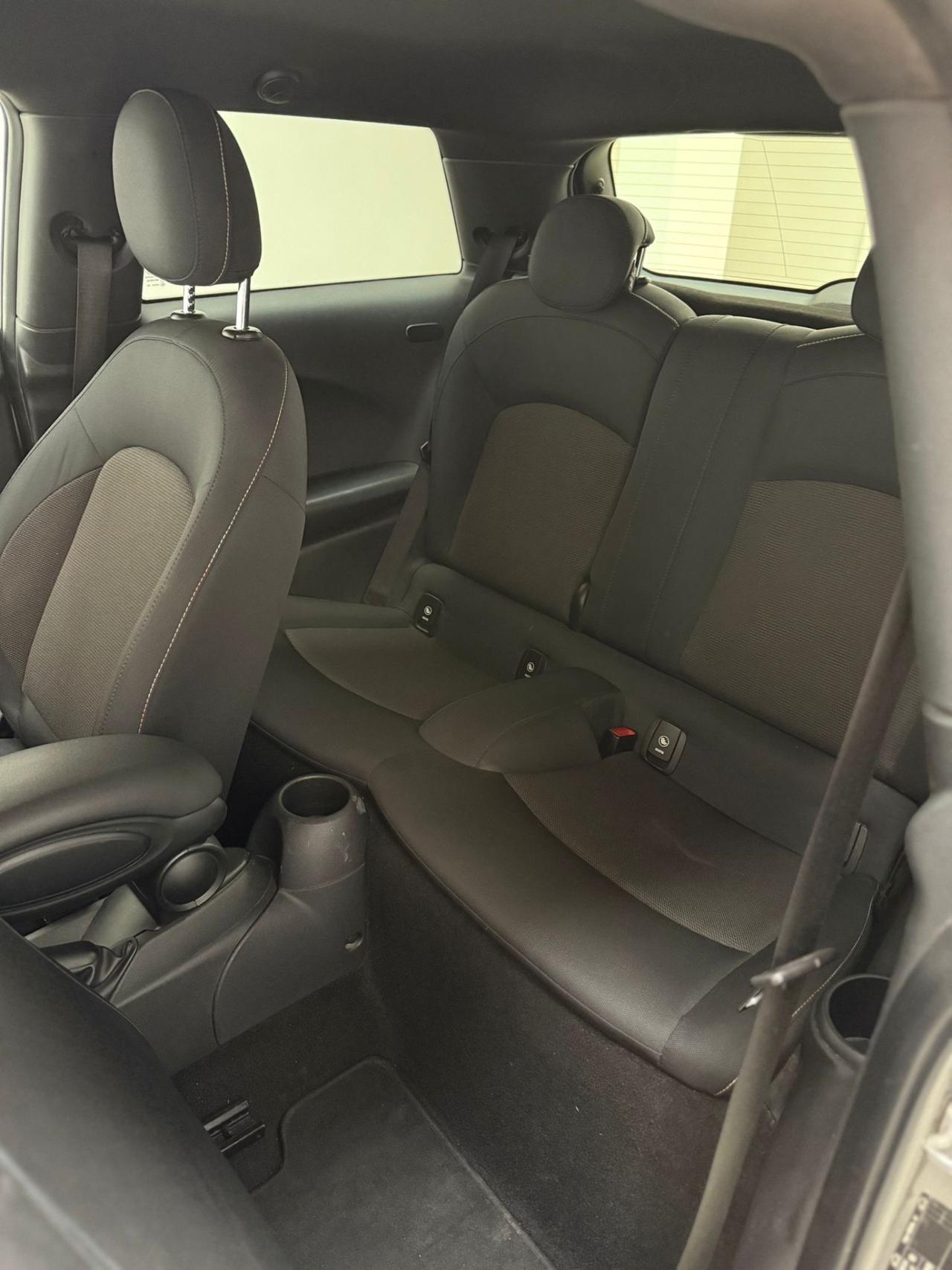 Mini Cooper D 1.5 116cv