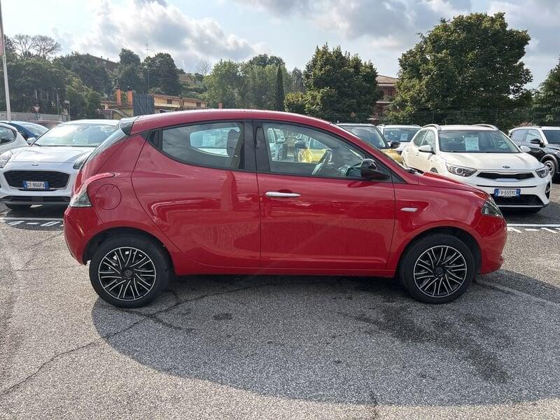 Lancia Ypsilon NUOVA My23 1.0 Firefly 70 CvStart&Stop Hybrid Gold