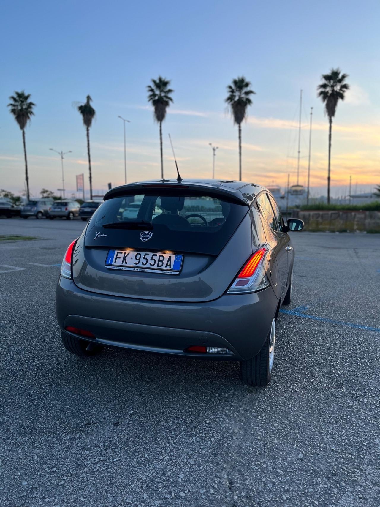 Lancia Ypsilon 0.9 TwinAir 85 CV 5 porte S&S DFN Gold