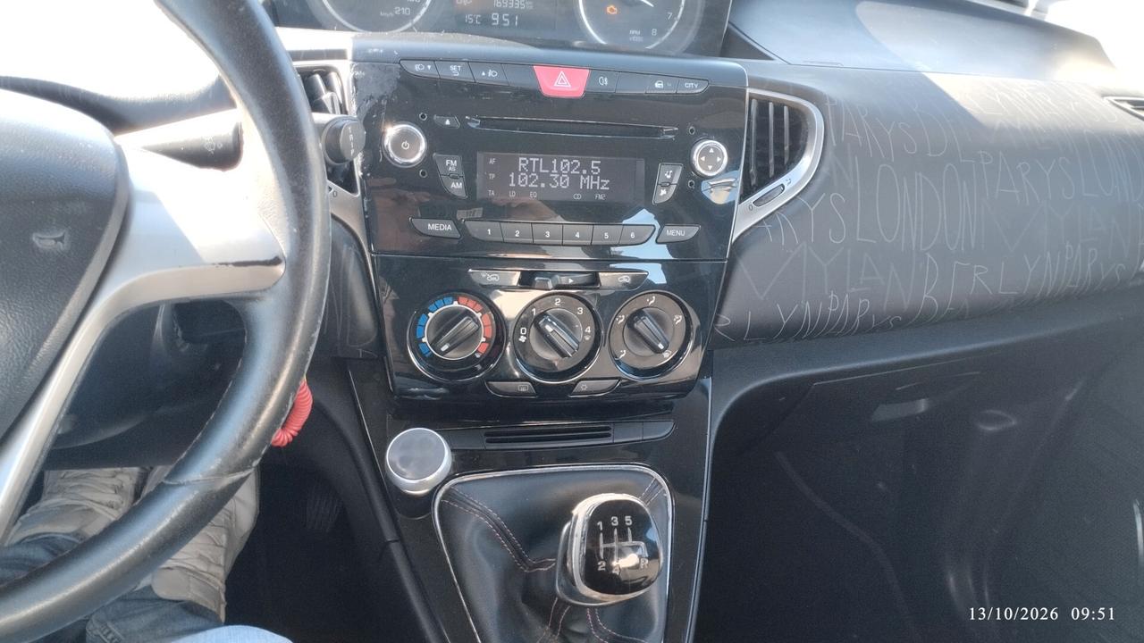 Lancia Ypsilon 1.2 69 CV 5 porte S&S Silver