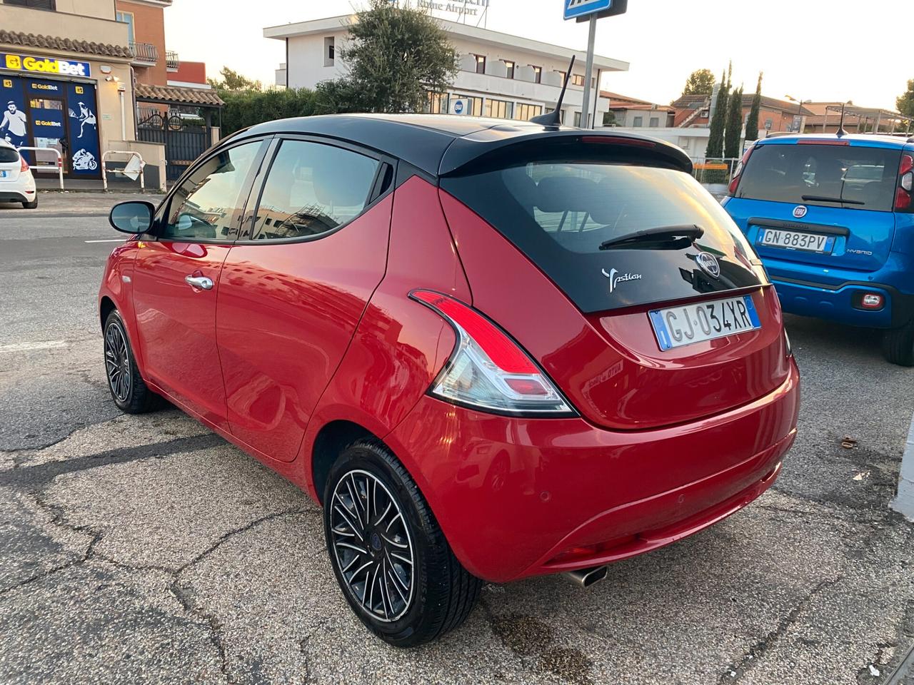 LANCIA Ypsilon B-Color 1.0 hybrid GOLD RadioAPP