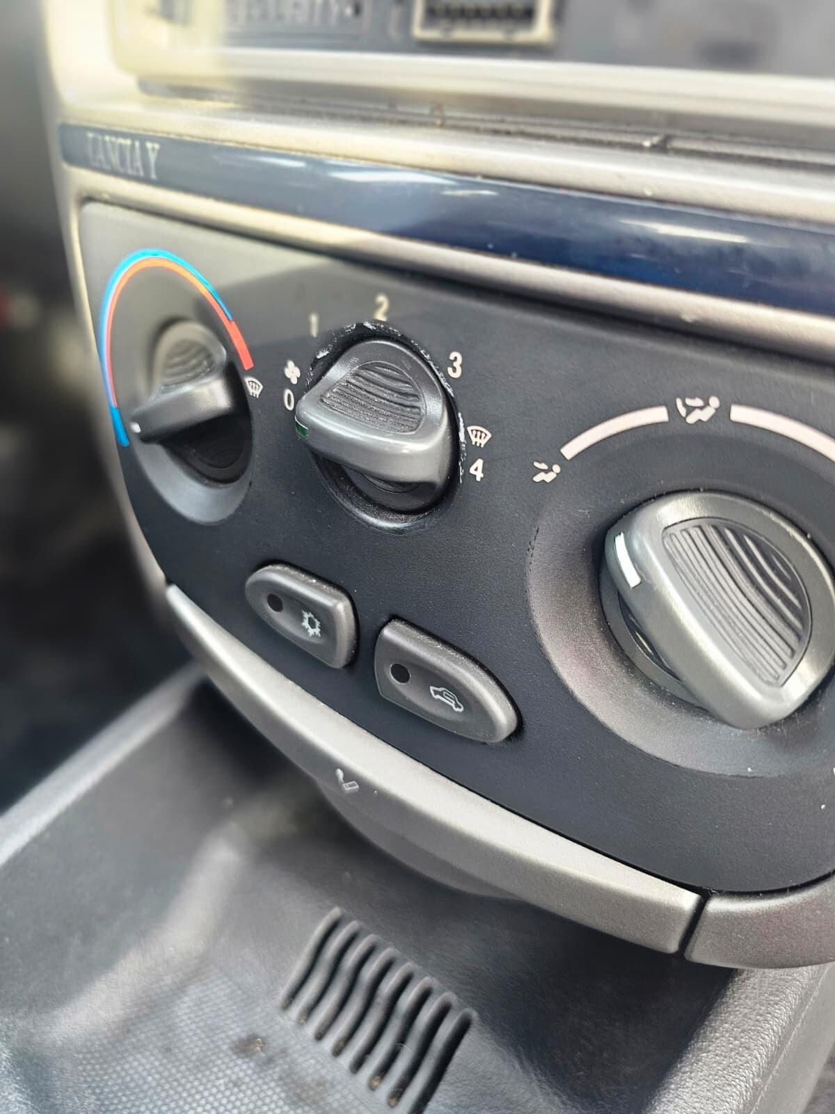 Lancia Y 1.2i 16V cat Elefantino Rosso