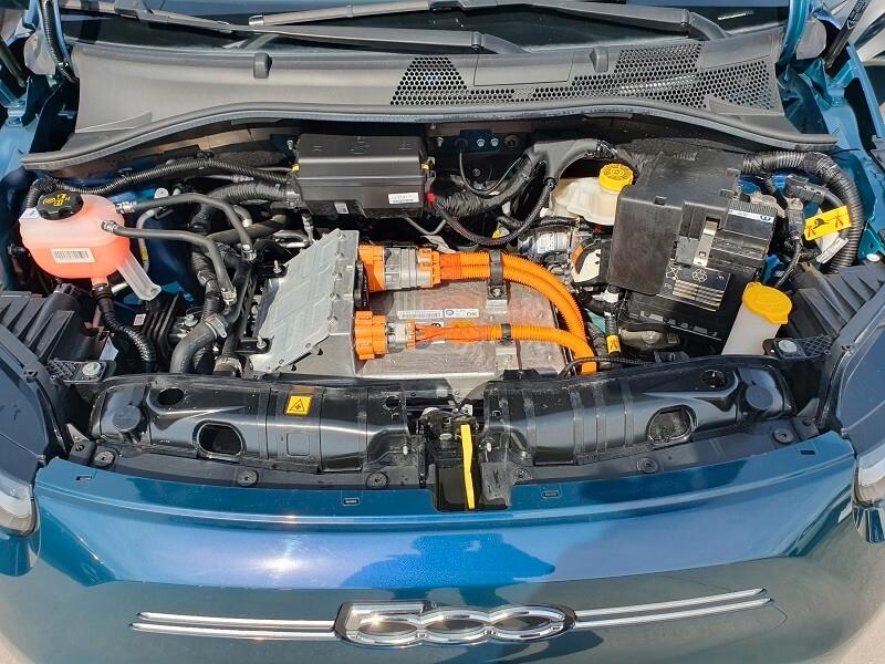 FIAT NUOVA 500e 118CV ICON 42 kWh NAV 10 KM 9MILA