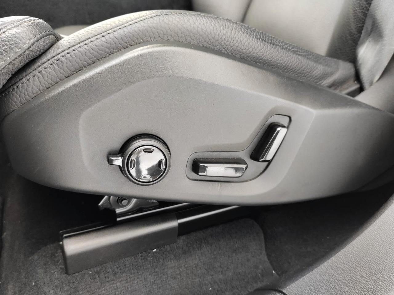 Volvo XC 60 XC60 B4 (d) AWD automatico Ultimate Dark
