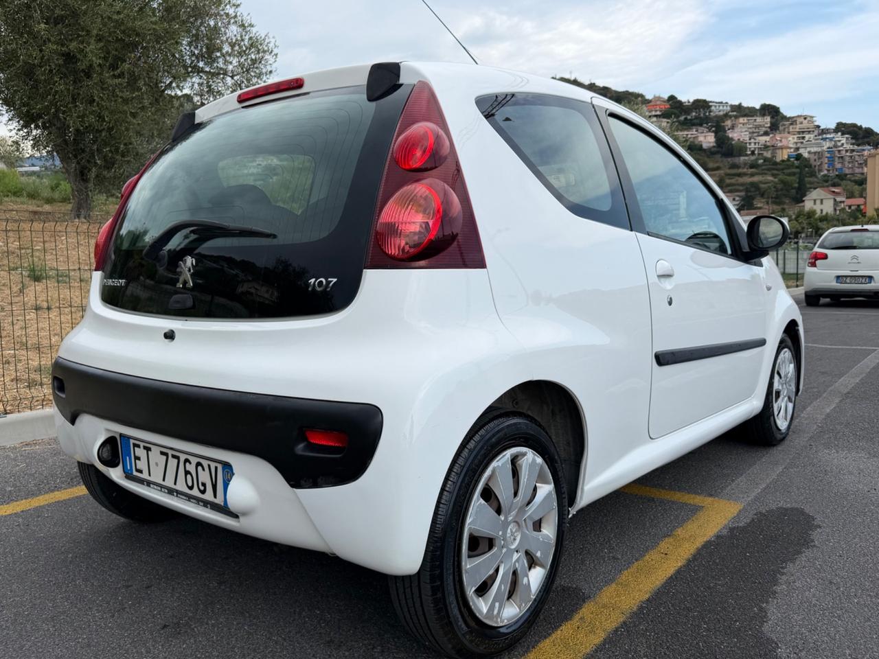 Peugeot 107 CON CAMBIO AUTOMATICO NEOPATENTATI