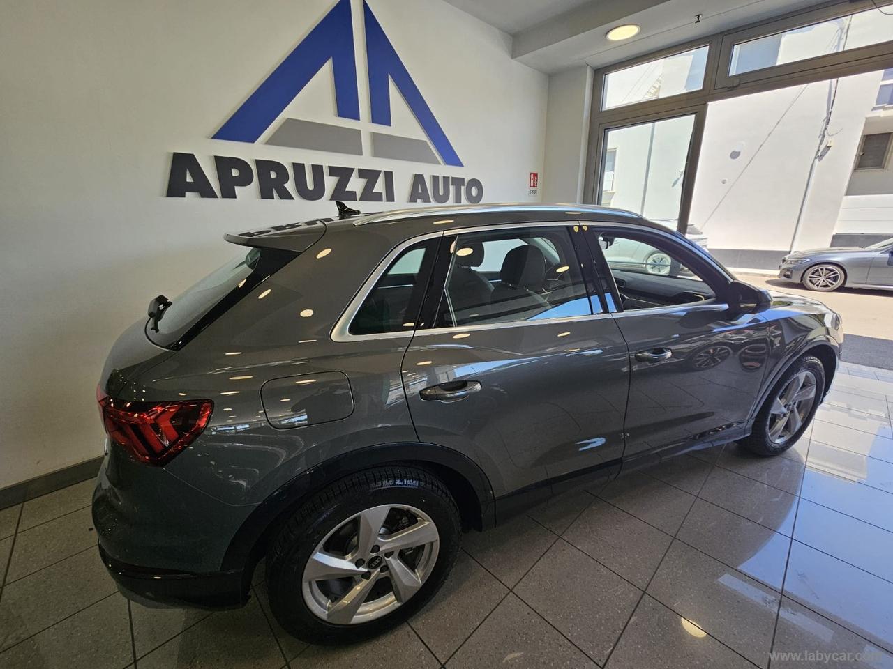 AUDI Q3 40 TDI quattro S tr. Business Adv.