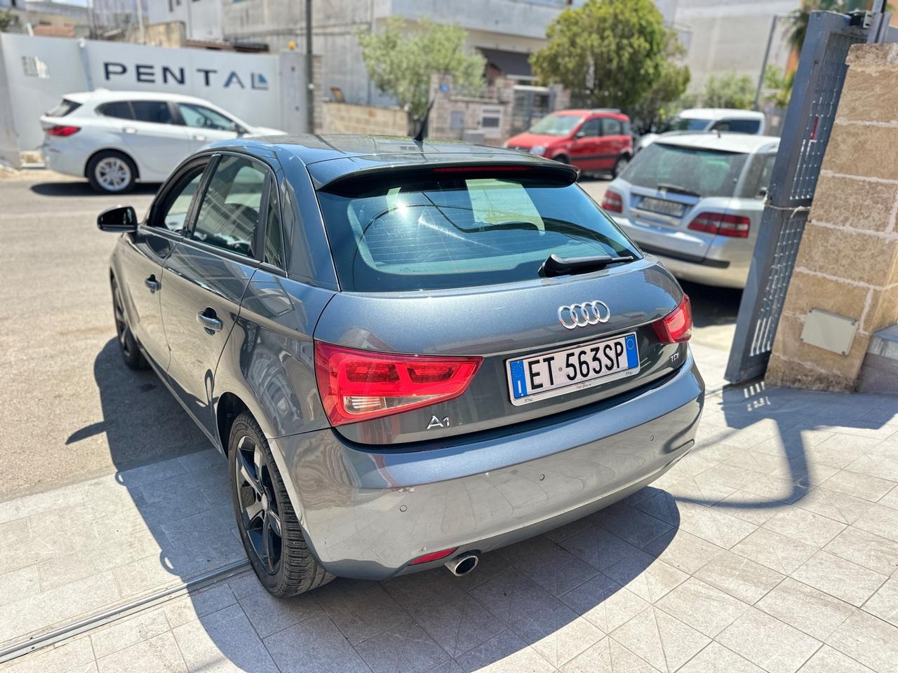 Audi A1 1.6 TDI S tronic line edition-2014/LED/NAVI/16”