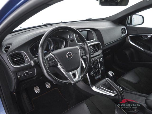 VOLVO V40 D2 R-design