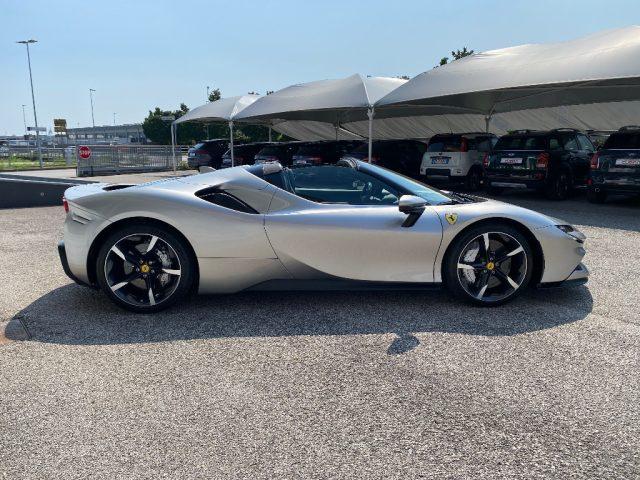 FERRARI SF90 Spider