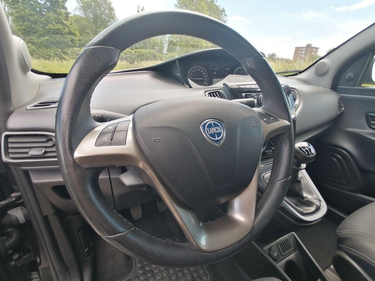Lancia Ypsilon 1.2 69 CV 5 porte GPL Ecochic Silver