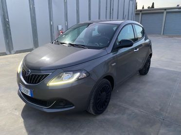 Lancia Ypsilon 1.0 FireFly 5 porte S&S Hybrid Ecochic Silver