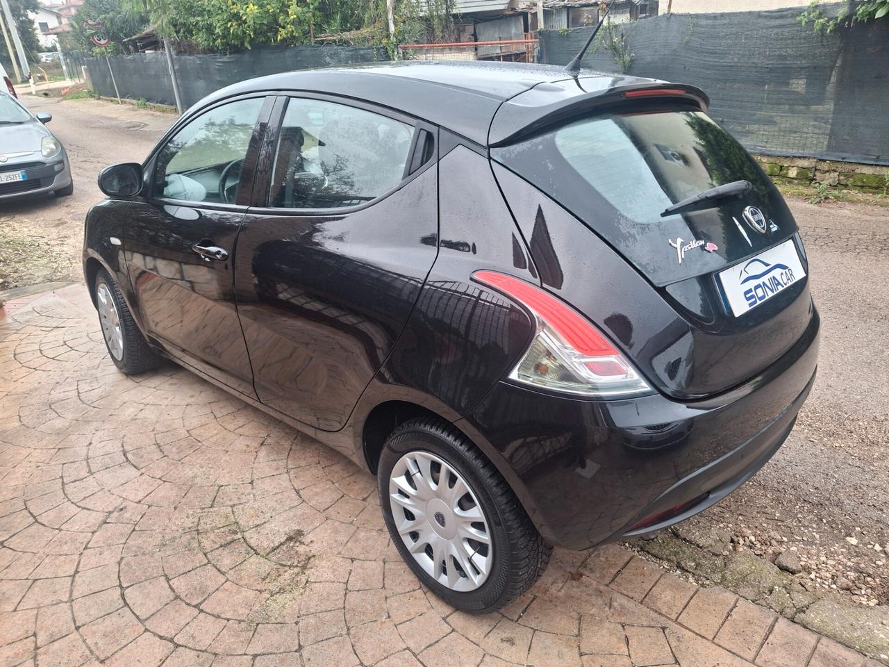 Lancia Ypsilon 1.2 69 CV 5 porte GPL Ecochic Silver neopatentati