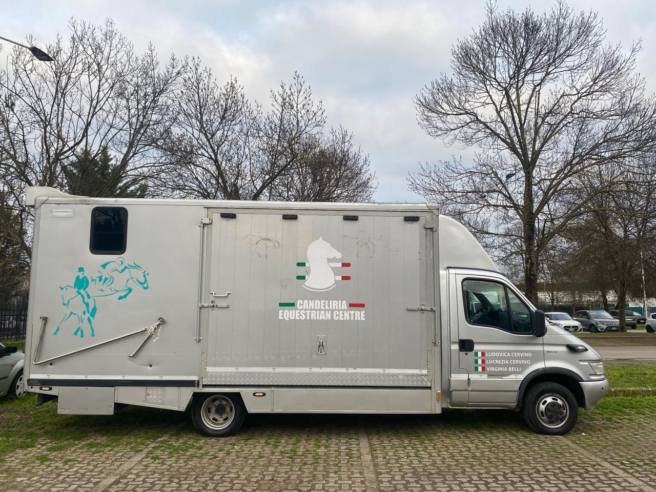 Iveco Daily 50 C11 trasporto per 3 cavalli patente B