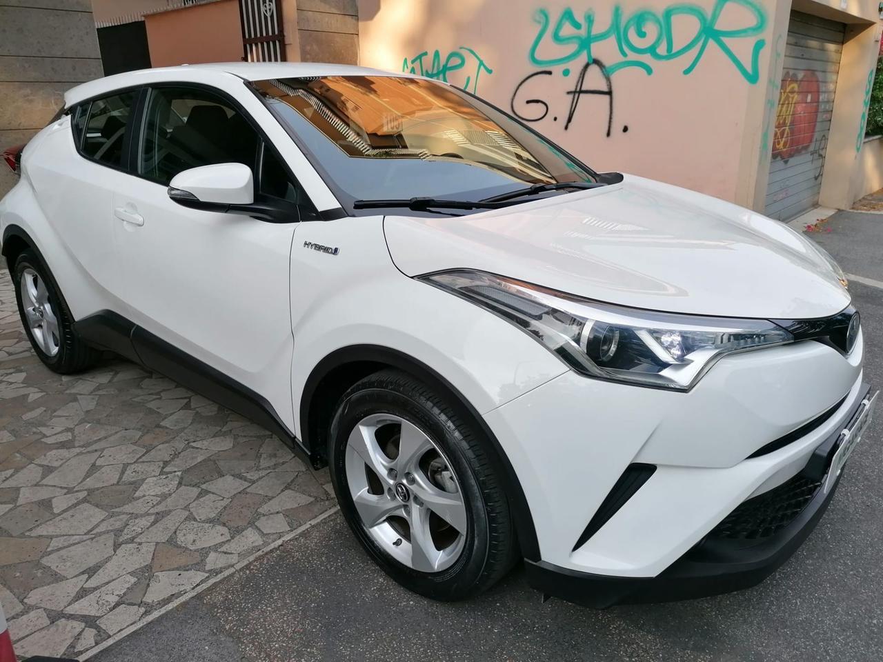 Toyota C-HR 1.8 Hybrid E-CVT Business