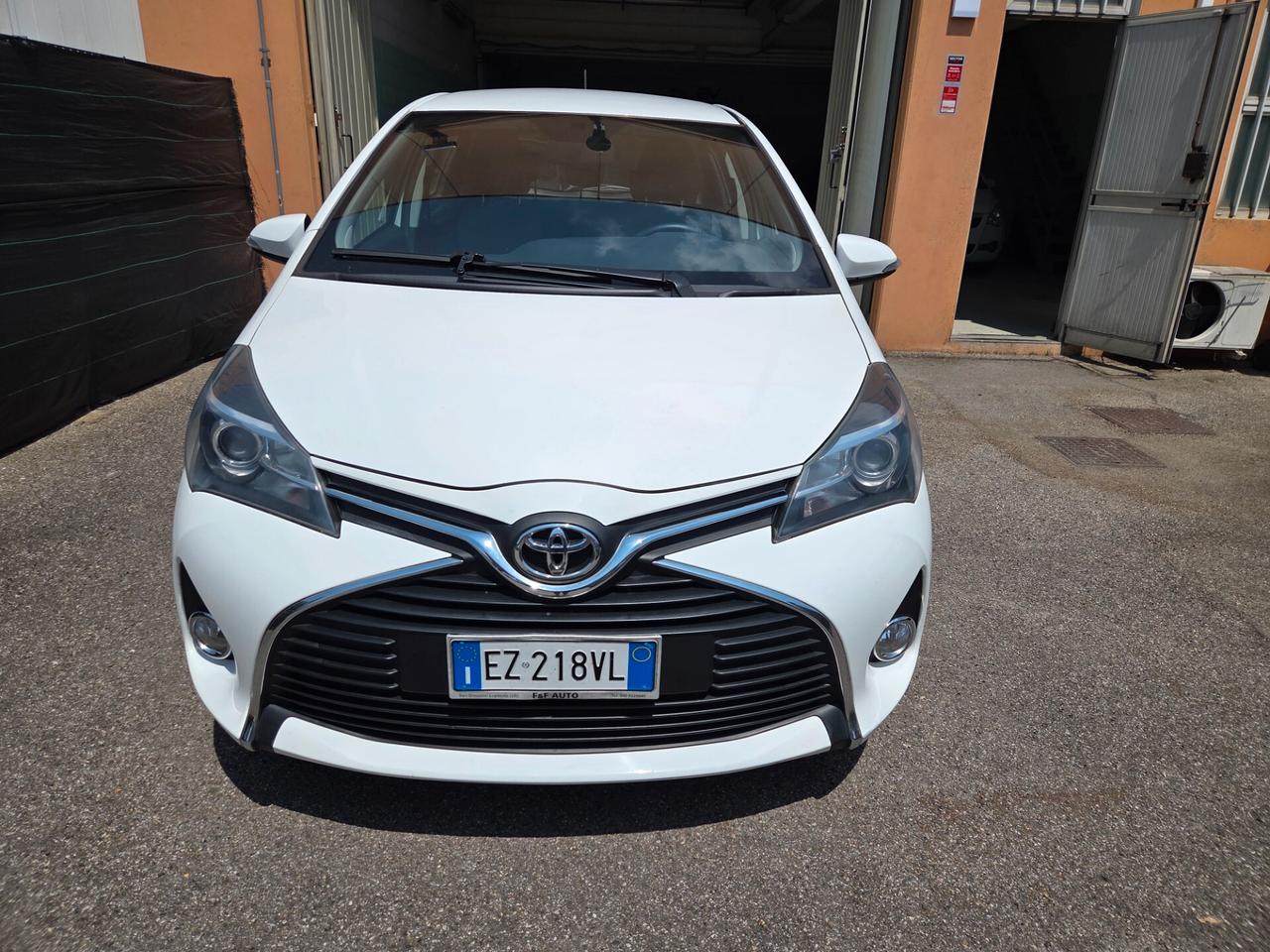 Toyota Yaris 1.0 5 porte Lounge unico proprietario