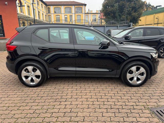 VOLVO XC40 T2 130CV MOMENTUM CORE